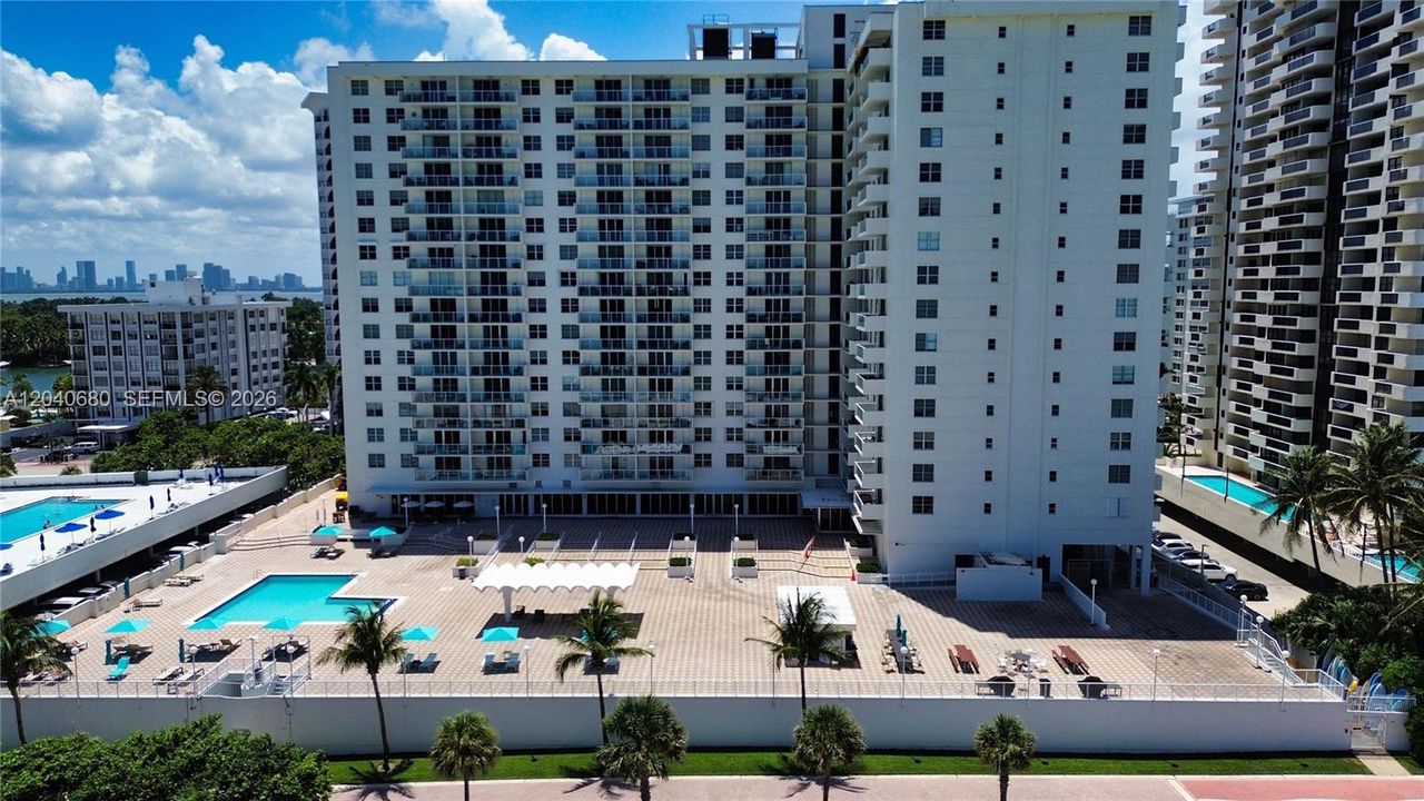 For Rent: $4,200 (2 beds, 2 baths, 824 Square Feet)