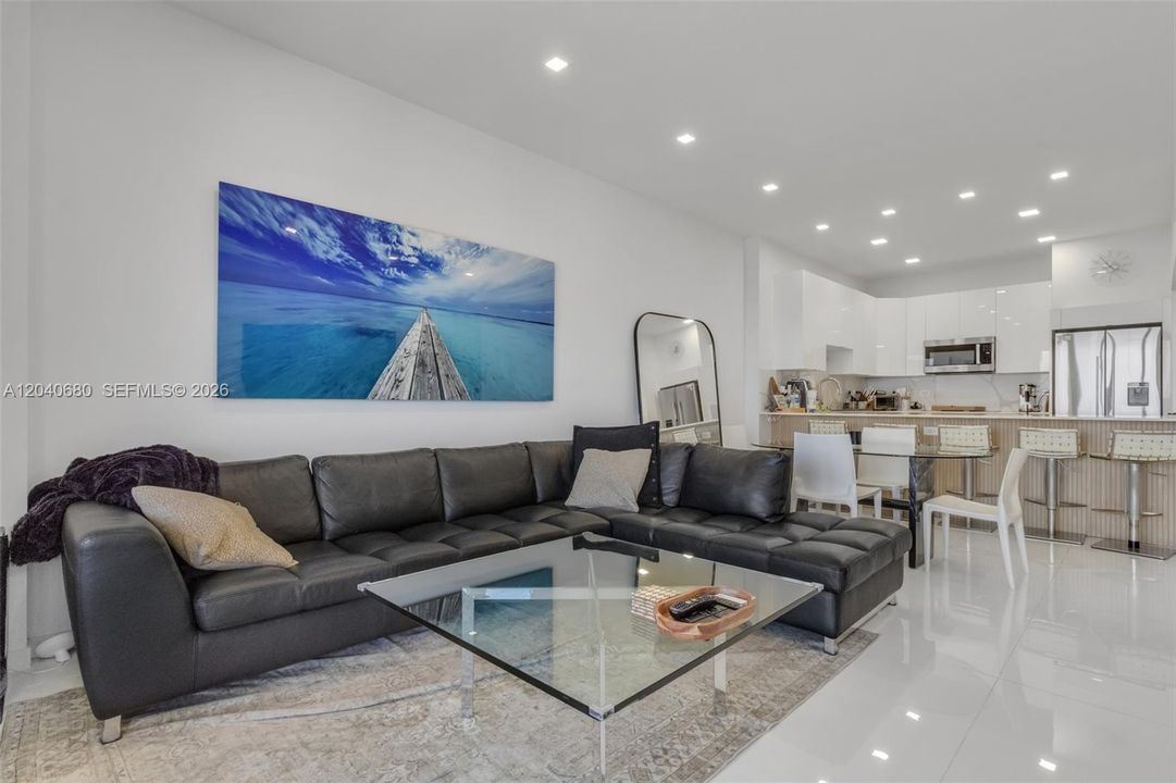 For Rent: $4,200 (2 beds, 2 baths, 824 Square Feet)