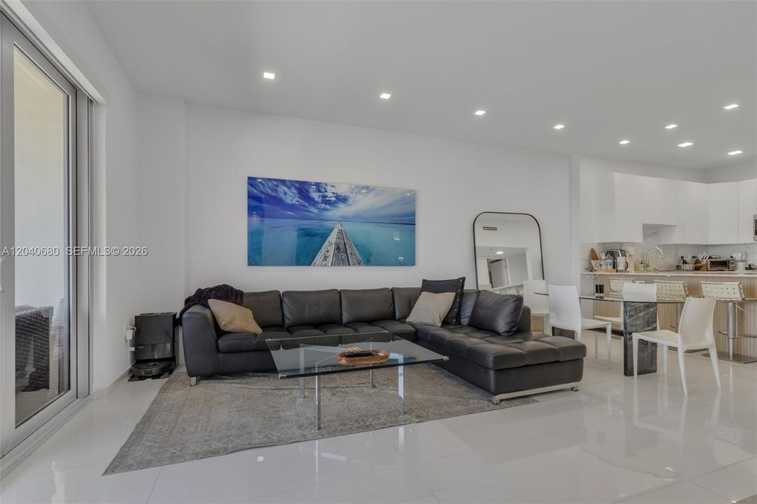 For Rent: $4,200 (2 beds, 2 baths, 824 Square Feet)