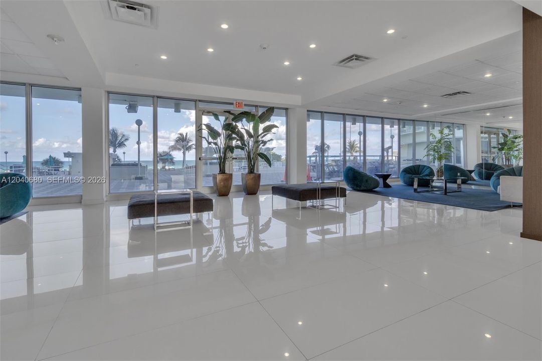 For Rent: $4,200 (2 beds, 2 baths, 824 Square Feet)