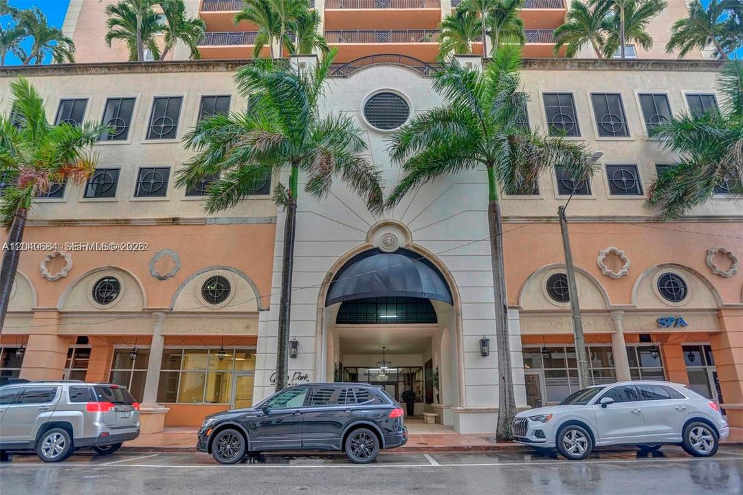 For Rent: $4,000 (2 beds, 2 baths, 1053 Square Feet)