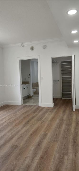 For Rent: $4,000 (2 beds, 2 baths, 1053 Square Feet)