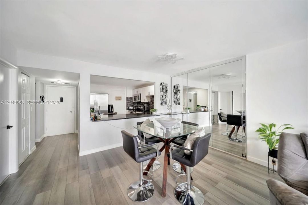 For Sale: $210,000 (1 beds, 2 baths, 868 Square Feet)