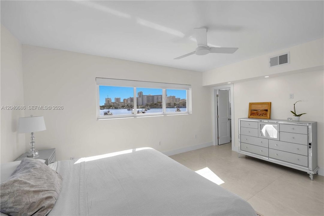 For Sale: $495,000 (2 beds, 2 baths, 1190 Square Feet)