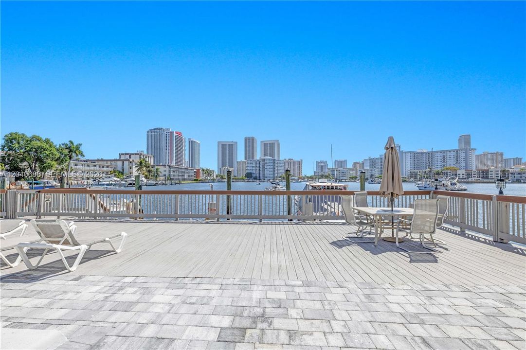 For Sale: $495,000 (2 beds, 2 baths, 1190 Square Feet)