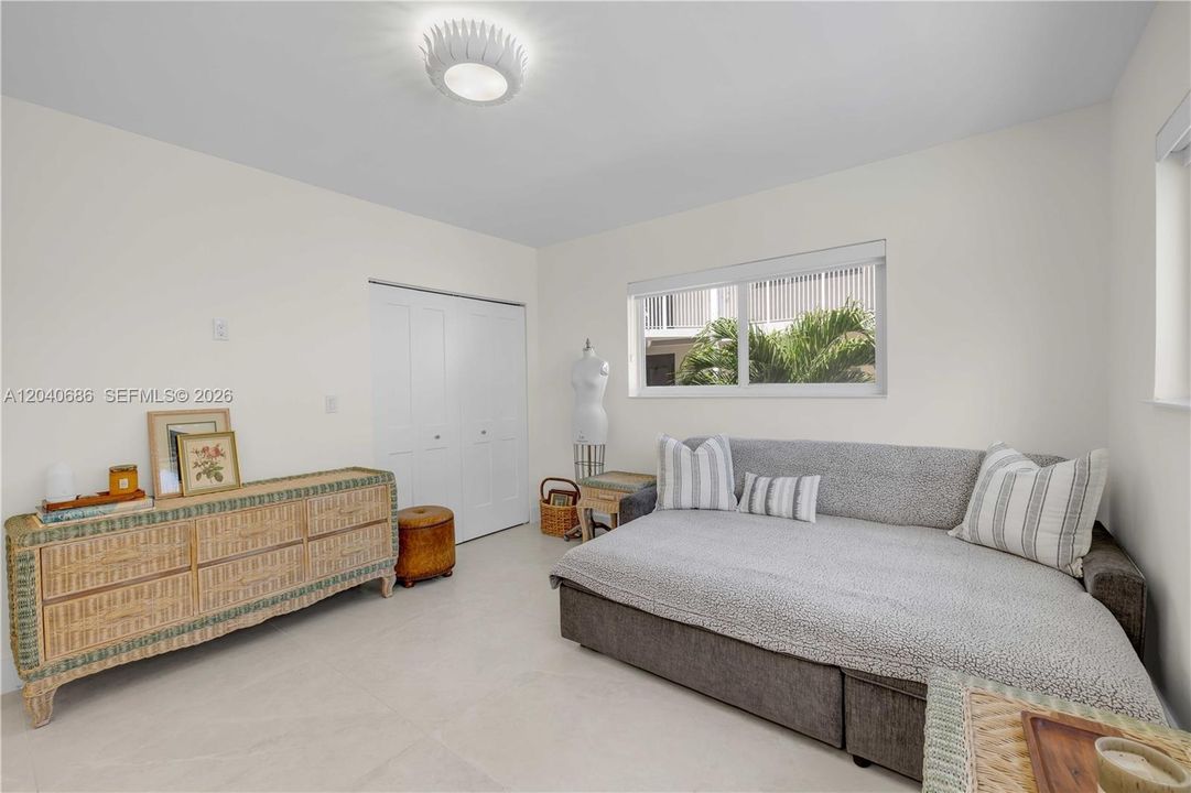 For Sale: $495,000 (2 beds, 2 baths, 1190 Square Feet)