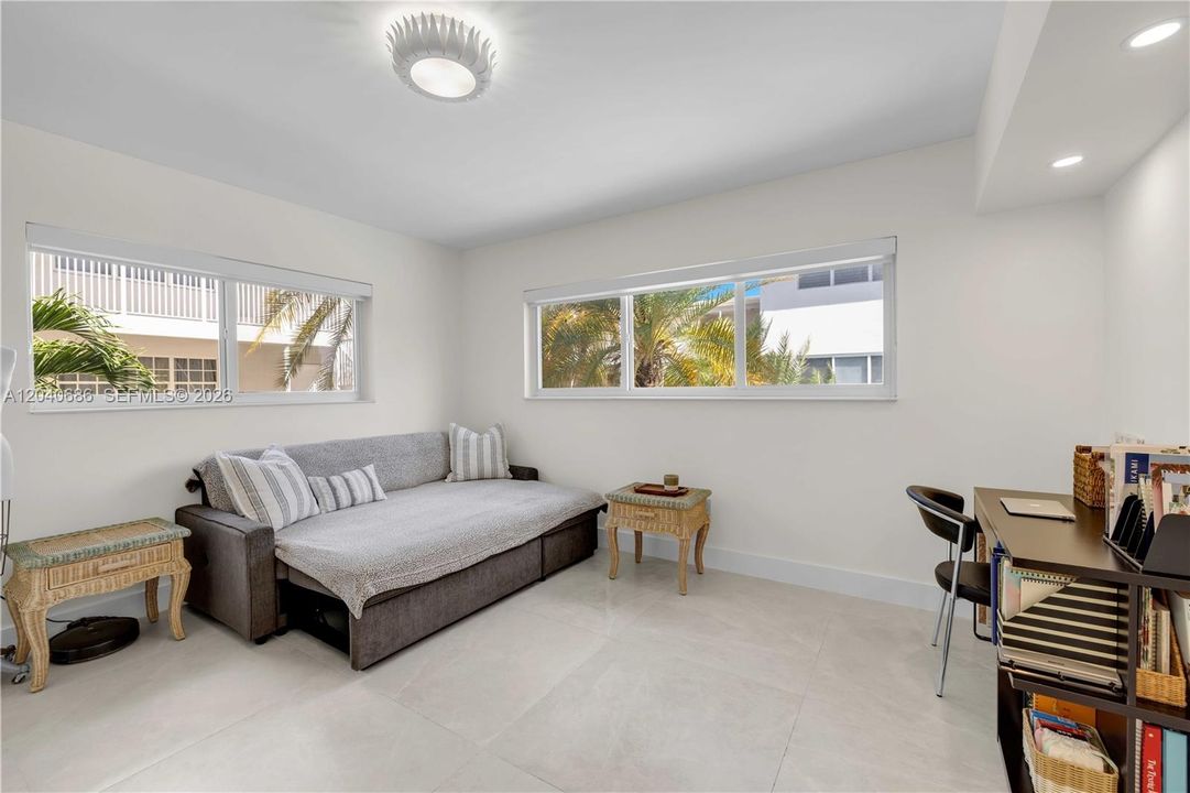 For Sale: $495,000 (2 beds, 2 baths, 1190 Square Feet)