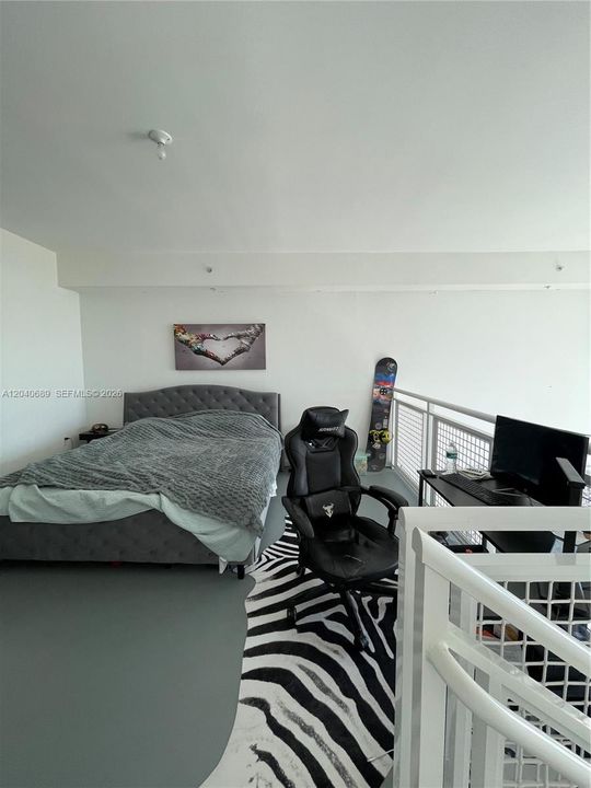 For Rent: $2,750 (1 beds, 1 baths, 978 Square Feet)