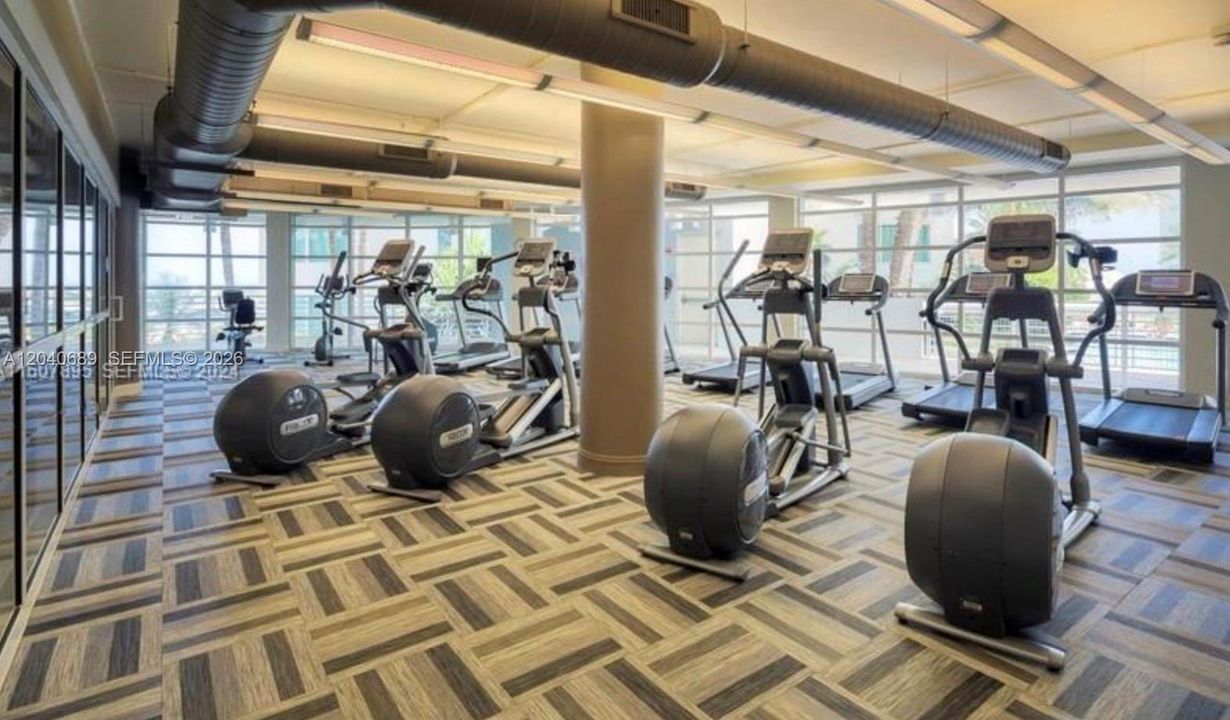 For Rent: $2,750 (1 beds, 1 baths, 978 Square Feet)