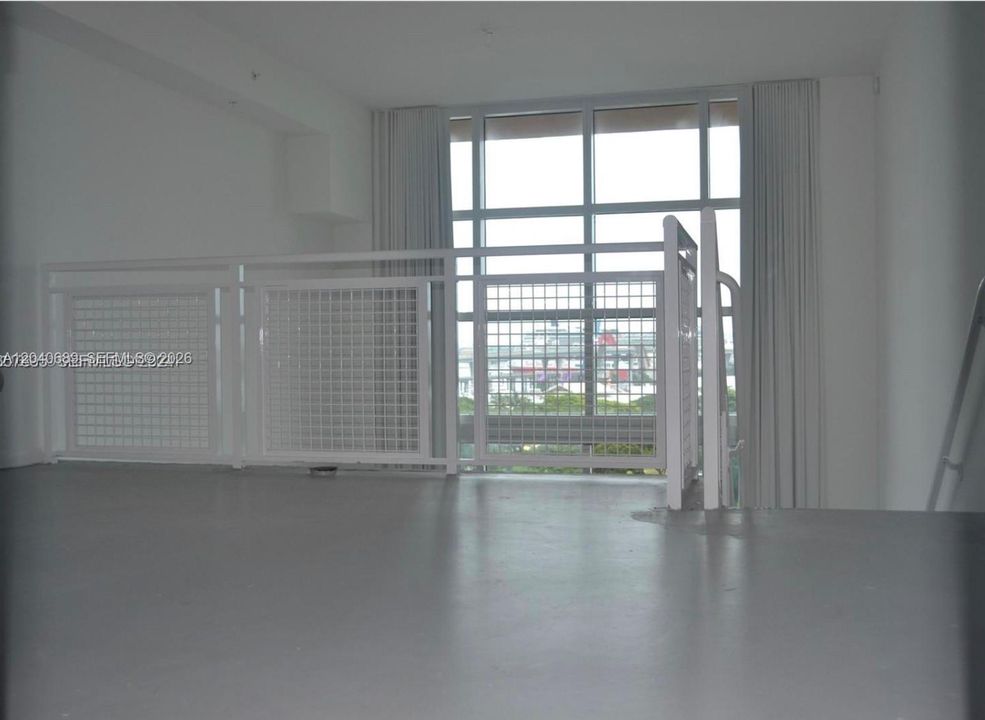 For Rent: $2,750 (1 beds, 1 baths, 978 Square Feet)