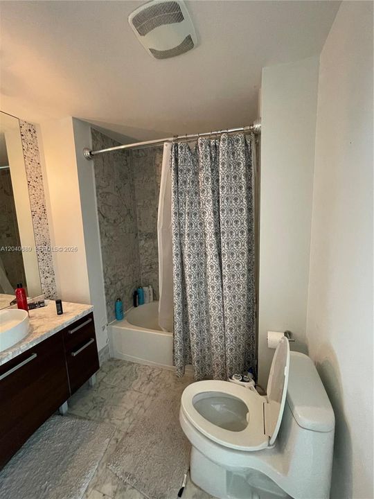 For Rent: $2,750 (1 beds, 1 baths, 978 Square Feet)