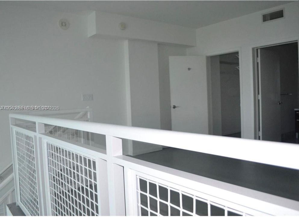 For Rent: $2,750 (1 beds, 1 baths, 978 Square Feet)