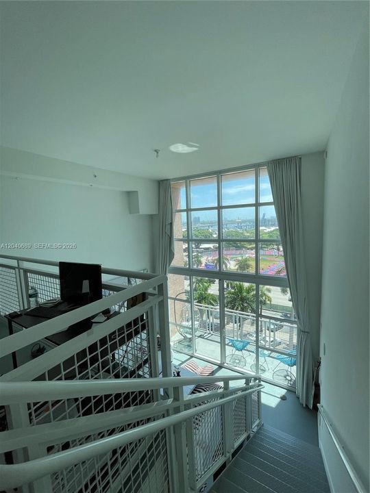 For Rent: $2,750 (1 beds, 1 baths, 978 Square Feet)