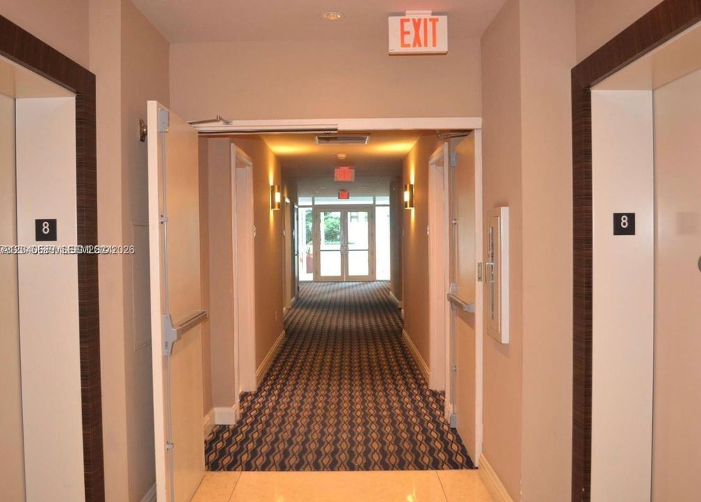 For Rent: $2,750 (1 beds, 1 baths, 978 Square Feet)