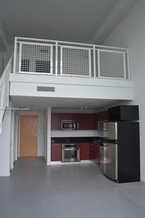 For Rent: $2,750 (1 beds, 1 baths, 978 Square Feet)