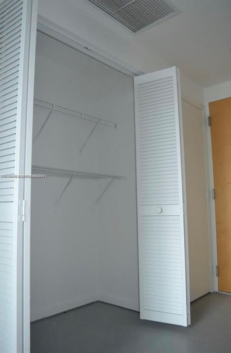 For Rent: $2,750 (1 beds, 1 baths, 978 Square Feet)