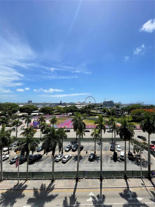 For Rent: $2,750 (1 beds, 1 baths, 978 Square Feet)