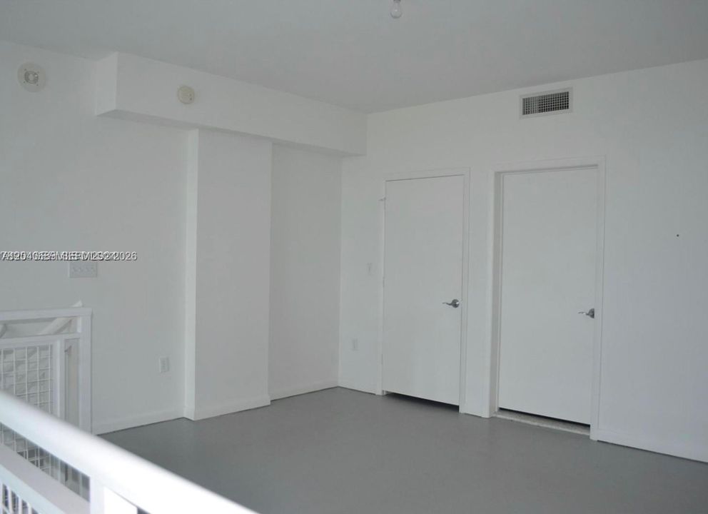 For Rent: $2,750 (1 beds, 1 baths, 978 Square Feet)