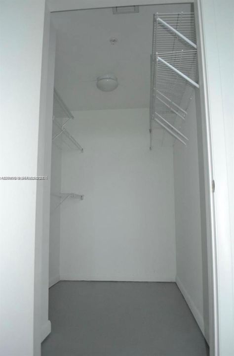 For Rent: $2,750 (1 beds, 1 baths, 978 Square Feet)