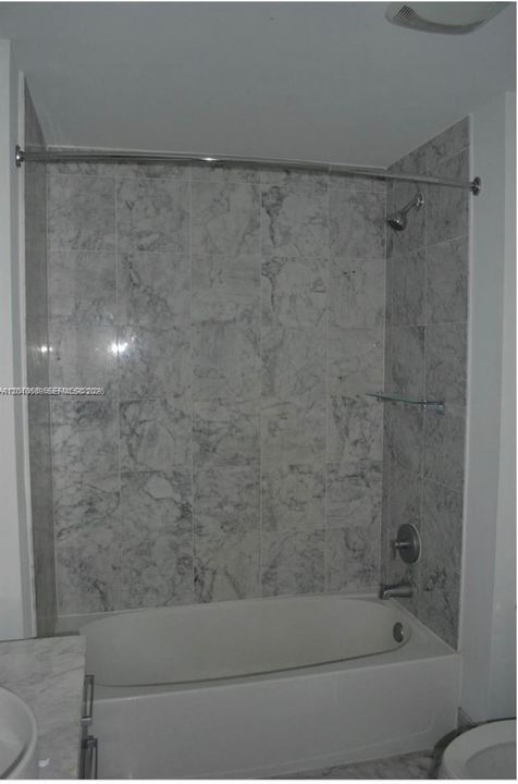 For Rent: $2,750 (1 beds, 1 baths, 978 Square Feet)