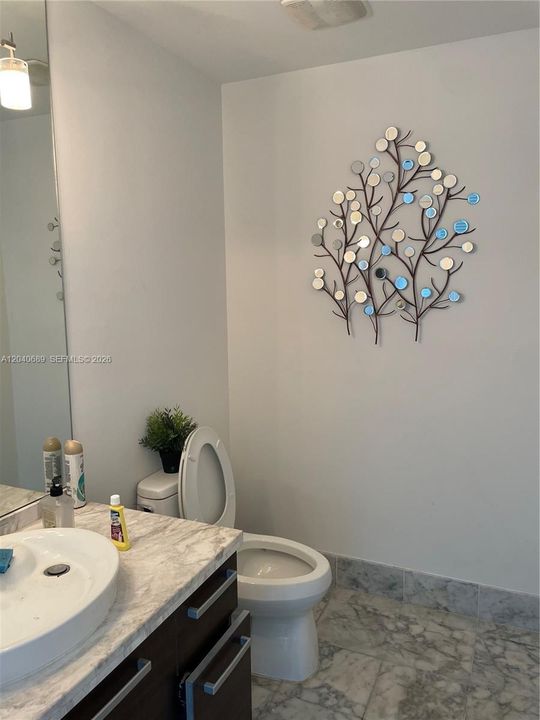 For Rent: $2,750 (1 beds, 1 baths, 978 Square Feet)