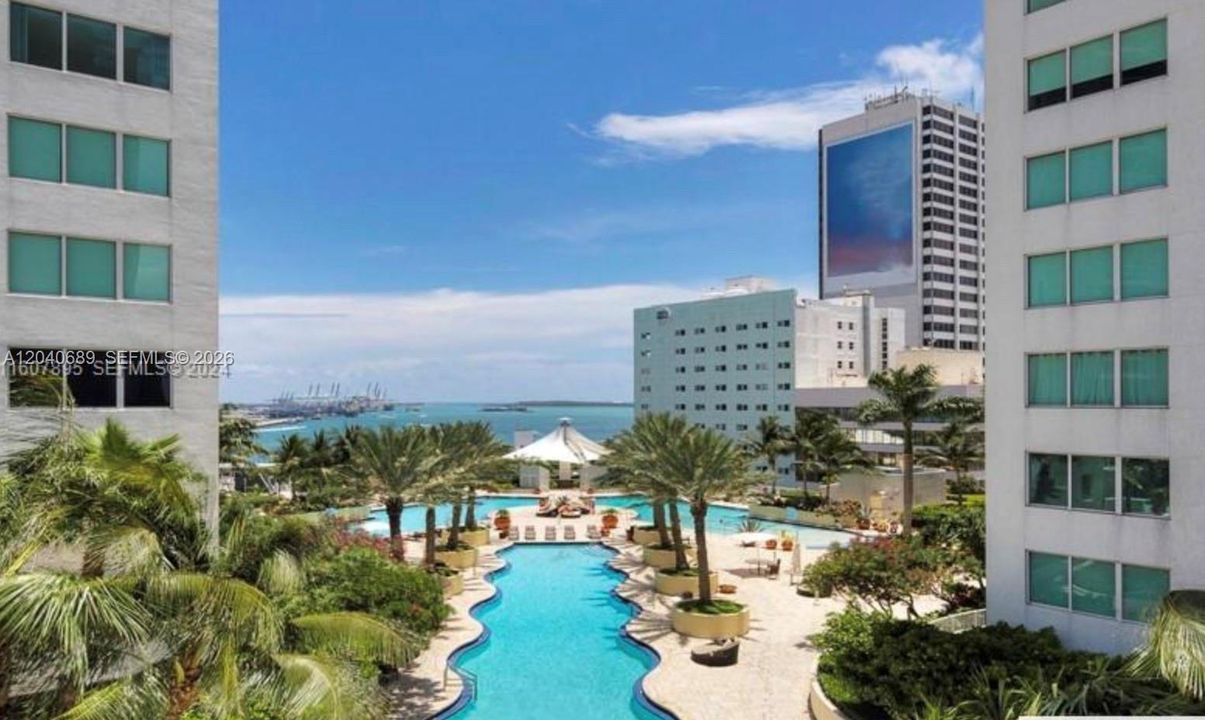 For Rent: $2,750 (1 beds, 1 baths, 978 Square Feet)