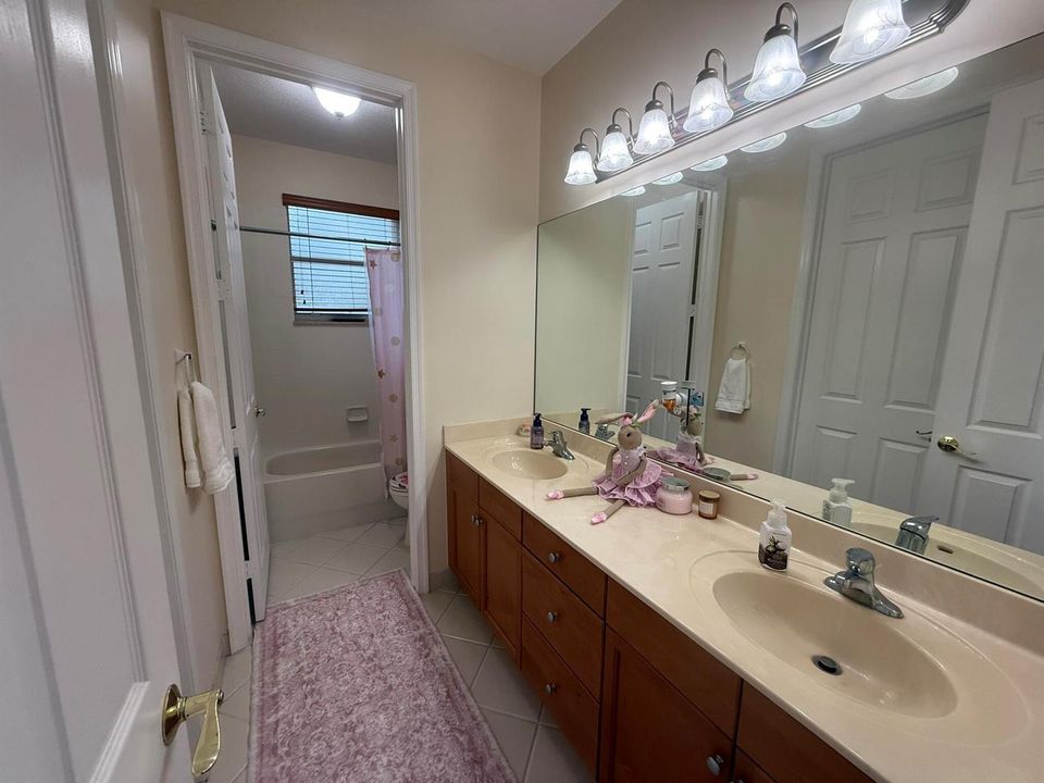 Full Bathroom for Bedroom 2