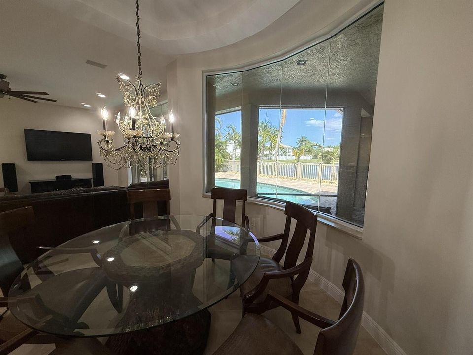 Eat in Kitchen Table Water View