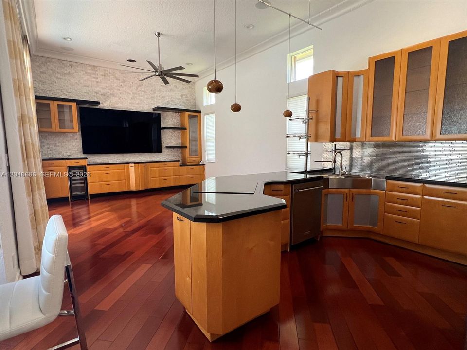 В аренду: $6,700 (4 спален, 2 ванн, 2434 Квадратных фут)