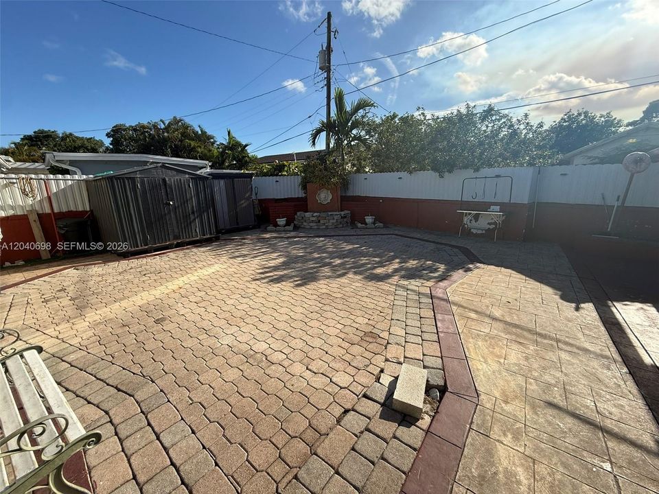 En Venta: $875,000 (5 camas, 3 baños, 2636 Pies cuadrados)