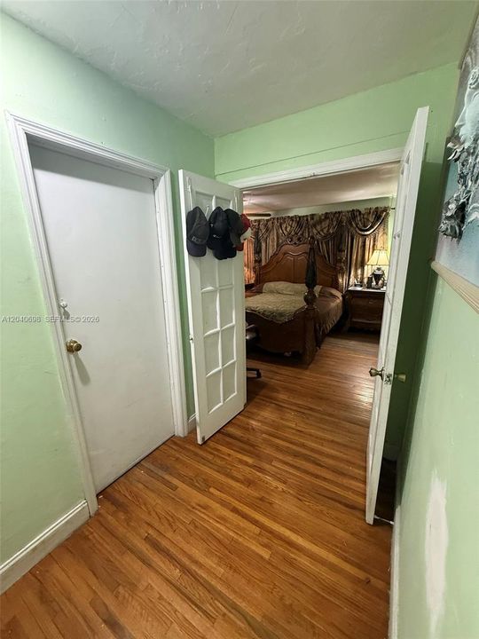 En Venta: $875,000 (5 camas, 3 baños, 2636 Pies cuadrados)