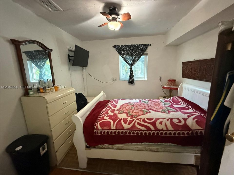 En Venta: $875,000 (5 camas, 3 baños, 2636 Pies cuadrados)