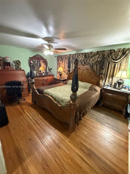 En Venta: $875,000 (5 camas, 3 baños, 2636 Pies cuadrados)