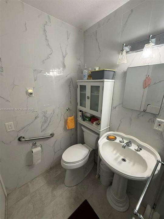 En Venta: $875,000 (5 camas, 3 baños, 2636 Pies cuadrados)