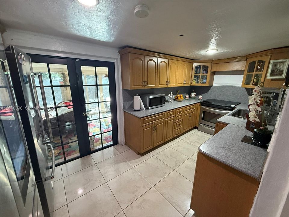 En Venta: $875,000 (5 camas, 3 baños, 2636 Pies cuadrados)