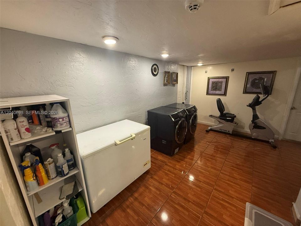En Venta: $875,000 (5 camas, 3 baños, 2636 Pies cuadrados)