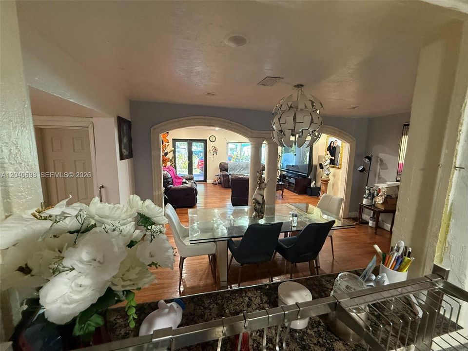 En Venta: $875,000 (5 camas, 3 baños, 2636 Pies cuadrados)