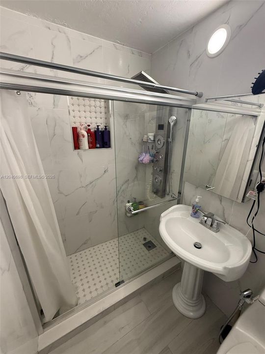 En Venta: $875,000 (5 camas, 3 baños, 2636 Pies cuadrados)