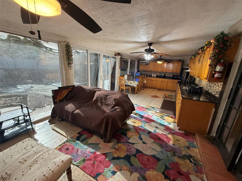 En Venta: $875,000 (5 camas, 3 baños, 2636 Pies cuadrados)