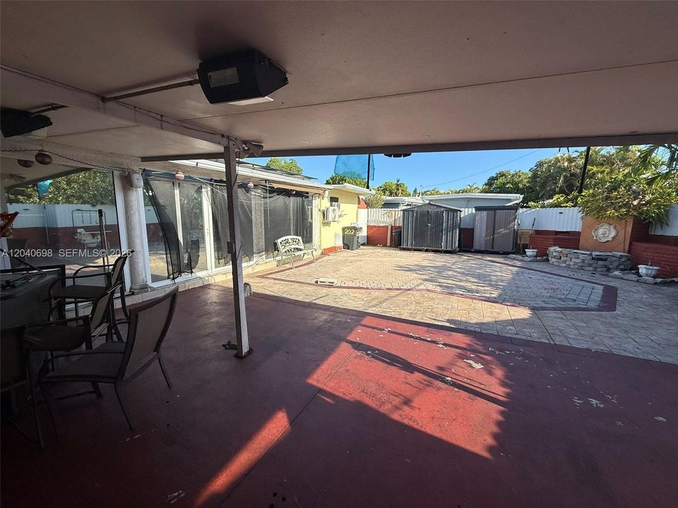 En Venta: $875,000 (5 camas, 3 baños, 2636 Pies cuadrados)