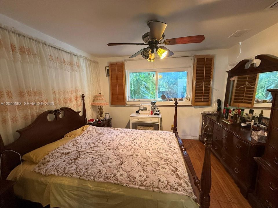 En Venta: $875,000 (5 camas, 3 baños, 2636 Pies cuadrados)