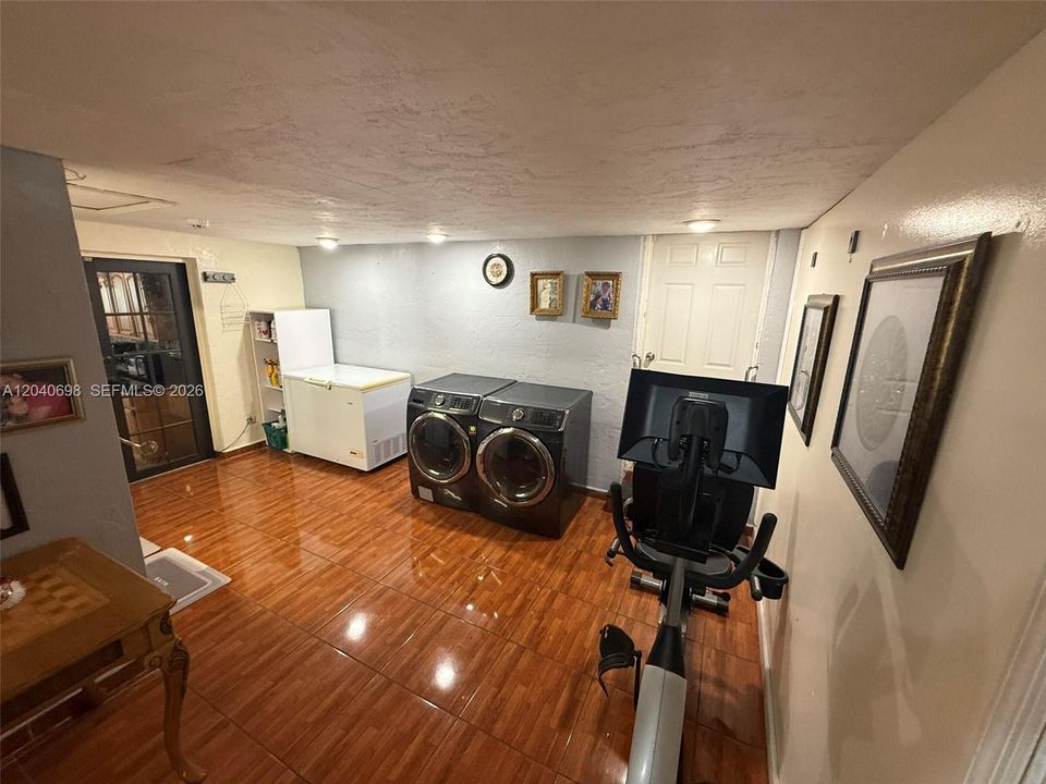 En Venta: $875,000 (5 camas, 3 baños, 2636 Pies cuadrados)