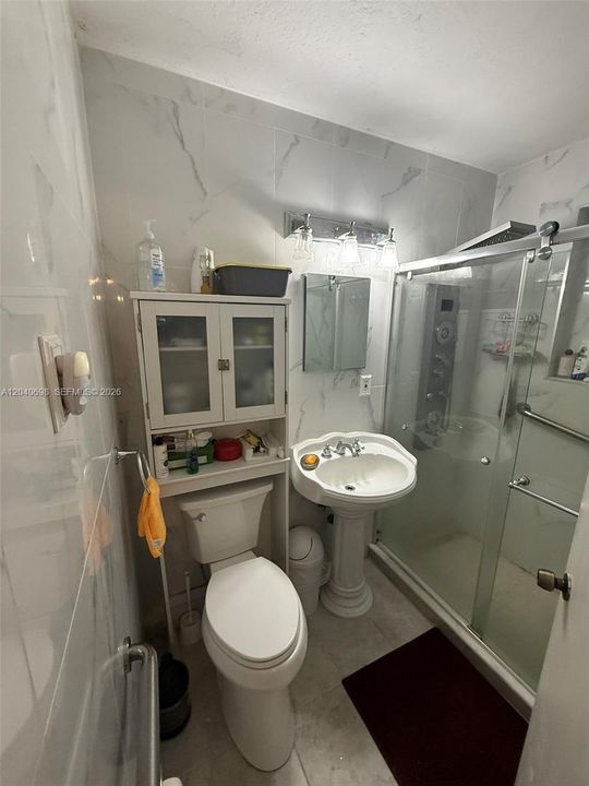 En Venta: $875,000 (5 camas, 3 baños, 2636 Pies cuadrados)
