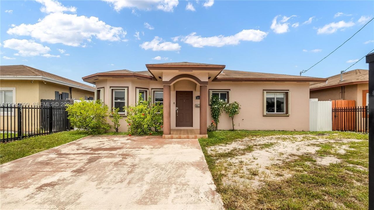 For Sale: $550,000 (3 beds, 2 baths, 1701 Square Feet)
