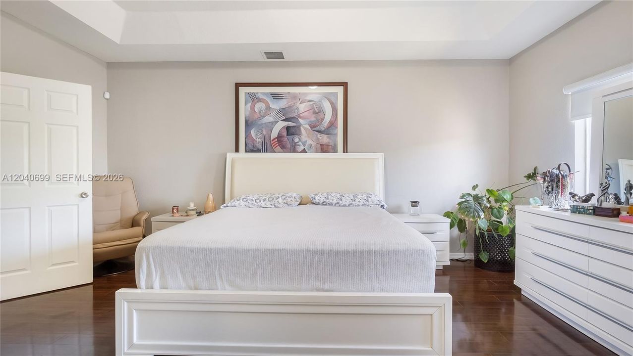 For Sale: $550,000 (3 beds, 2 baths, 1701 Square Feet)