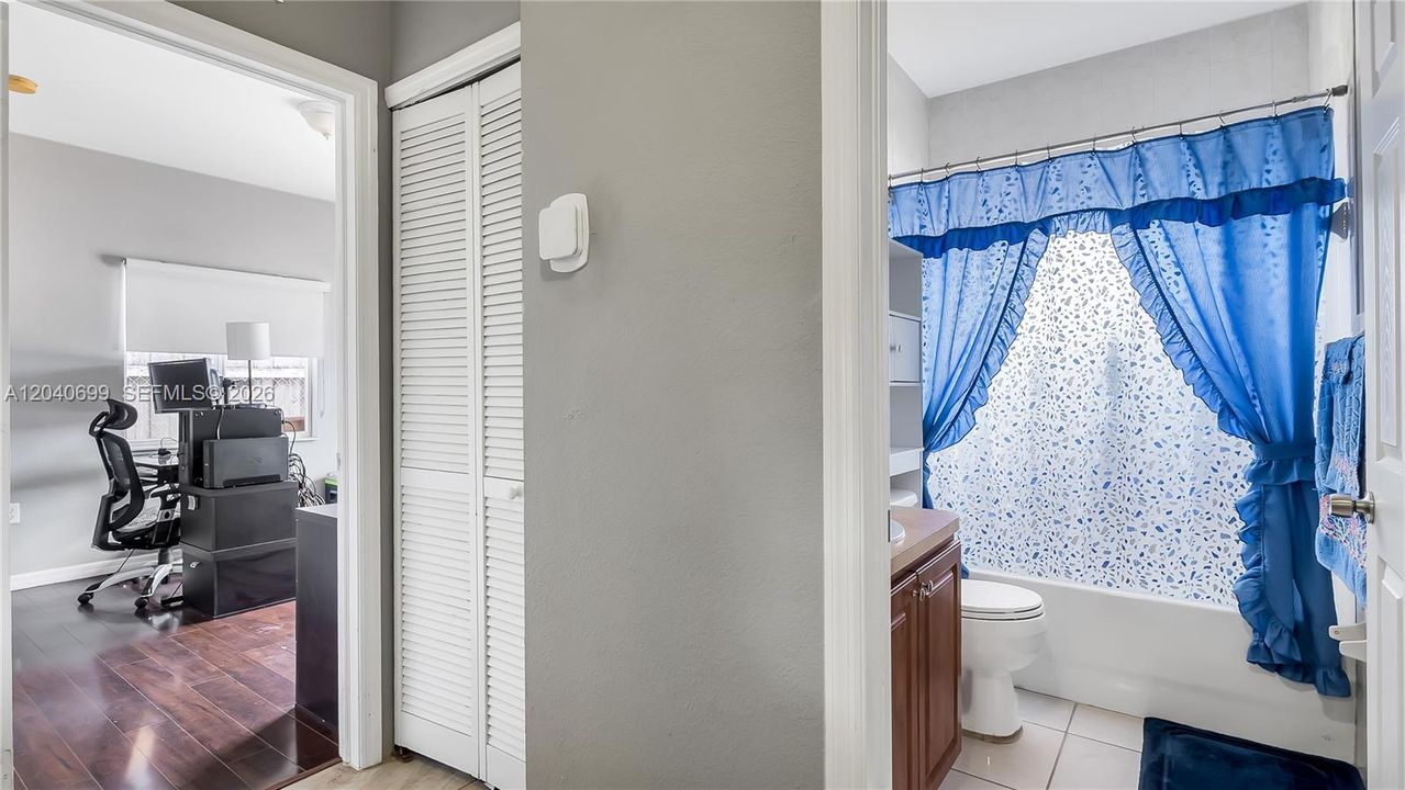 For Sale: $550,000 (3 beds, 2 baths, 1701 Square Feet)
