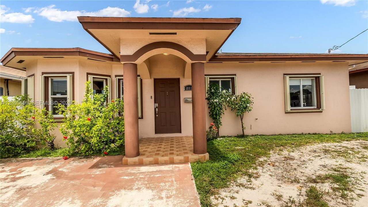 For Sale: $550,000 (3 beds, 2 baths, 1701 Square Feet)