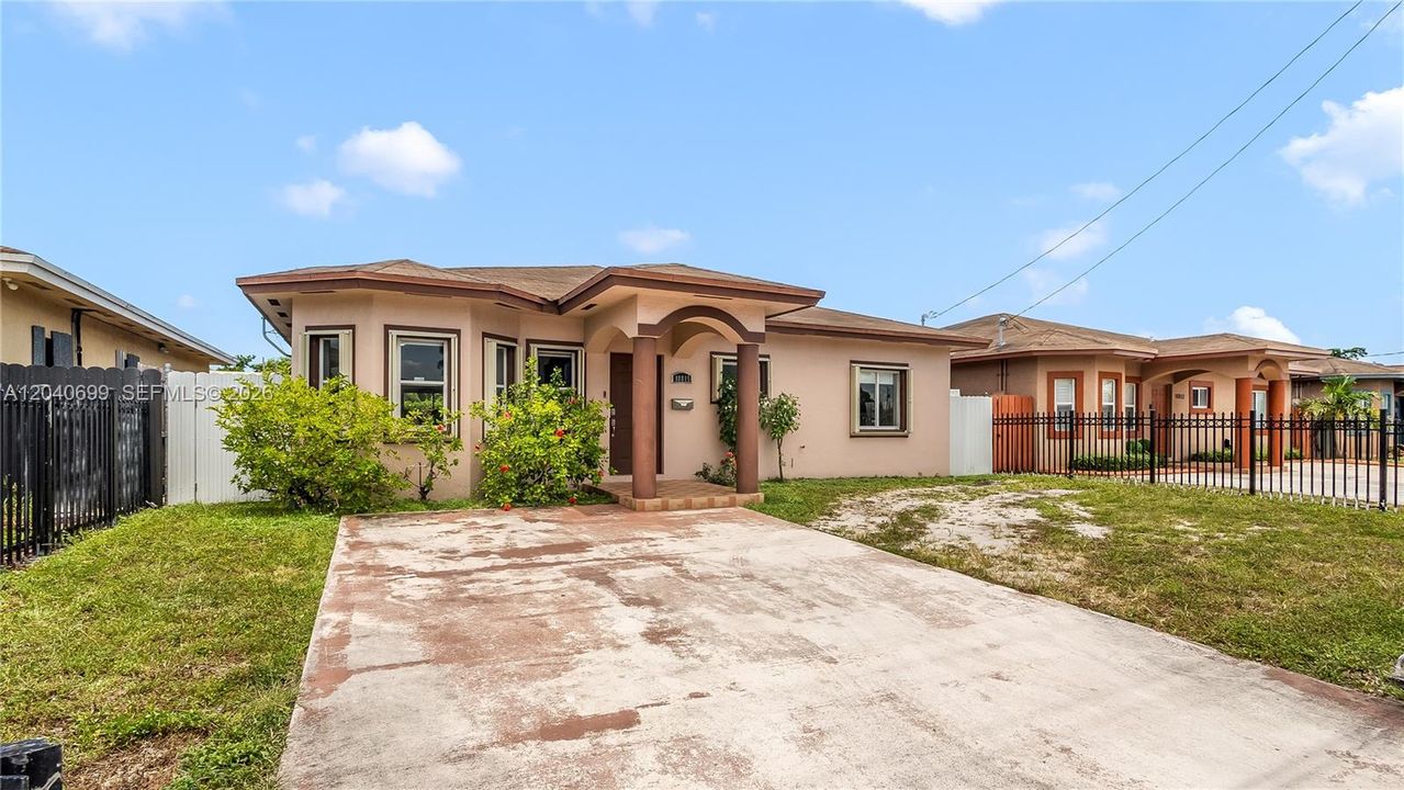 For Sale: $550,000 (3 beds, 2 baths, 1701 Square Feet)