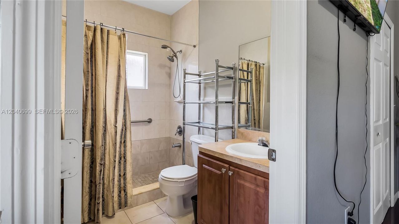 For Sale: $550,000 (3 beds, 2 baths, 1701 Square Feet)