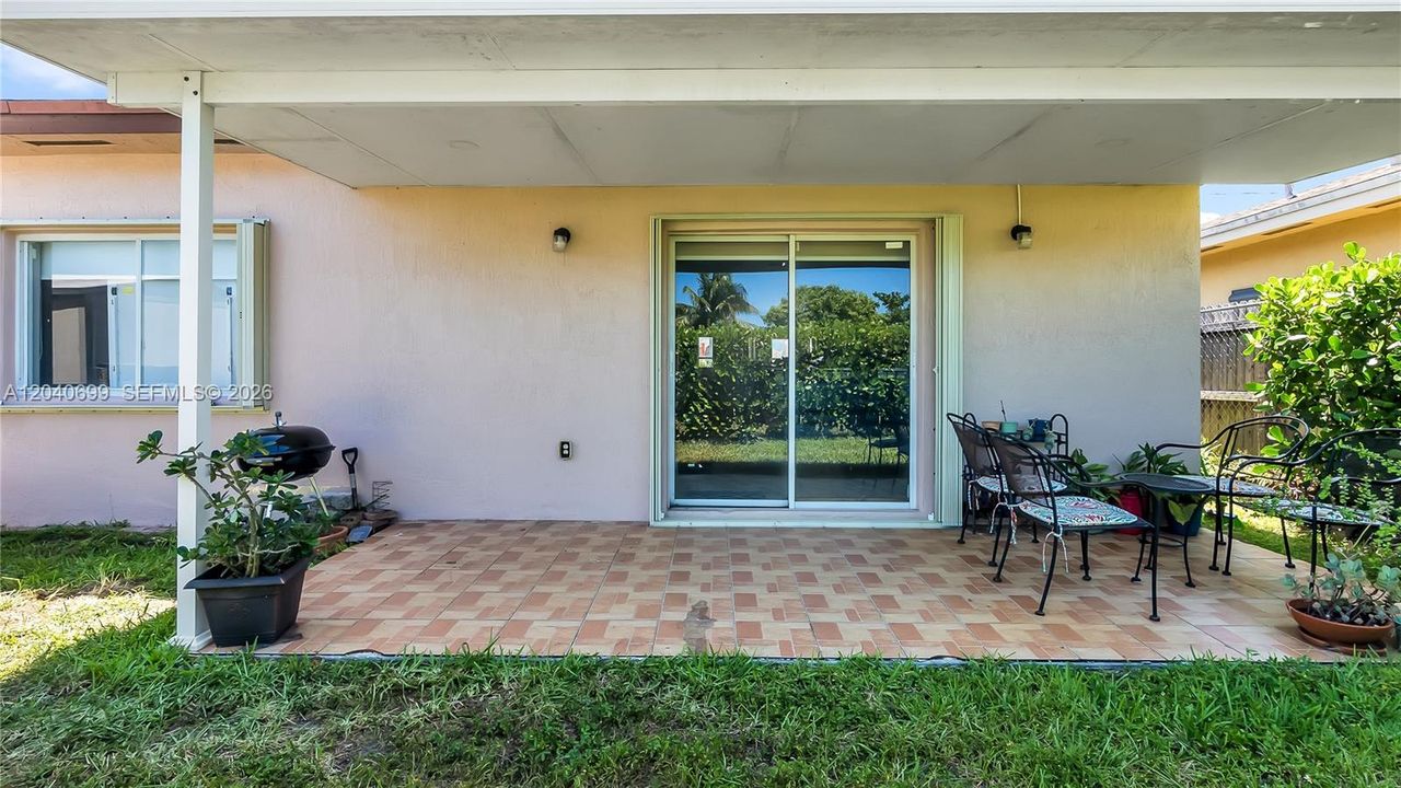 For Sale: $550,000 (3 beds, 2 baths, 1701 Square Feet)